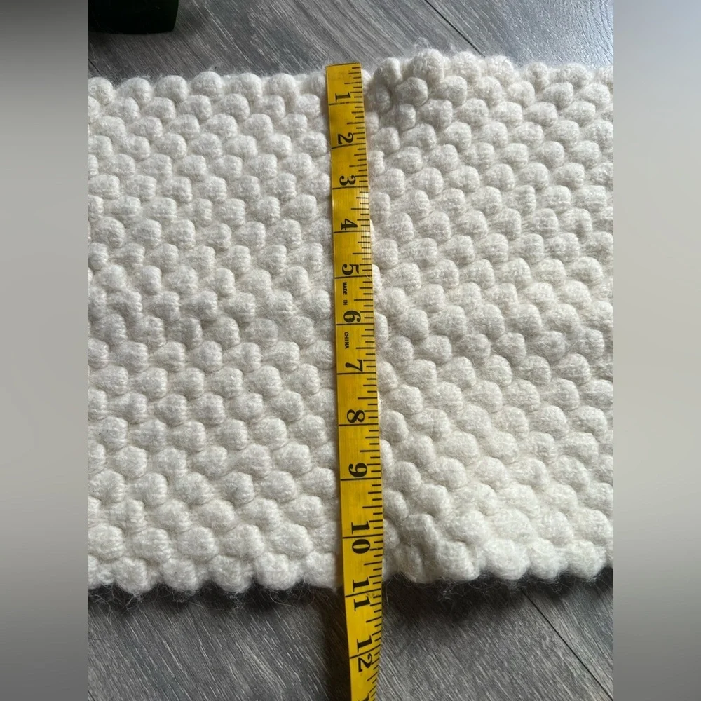 Banana Republic Elegant Italian Yarn Funnel Neck Warmer Infinity Scarf in Cream.